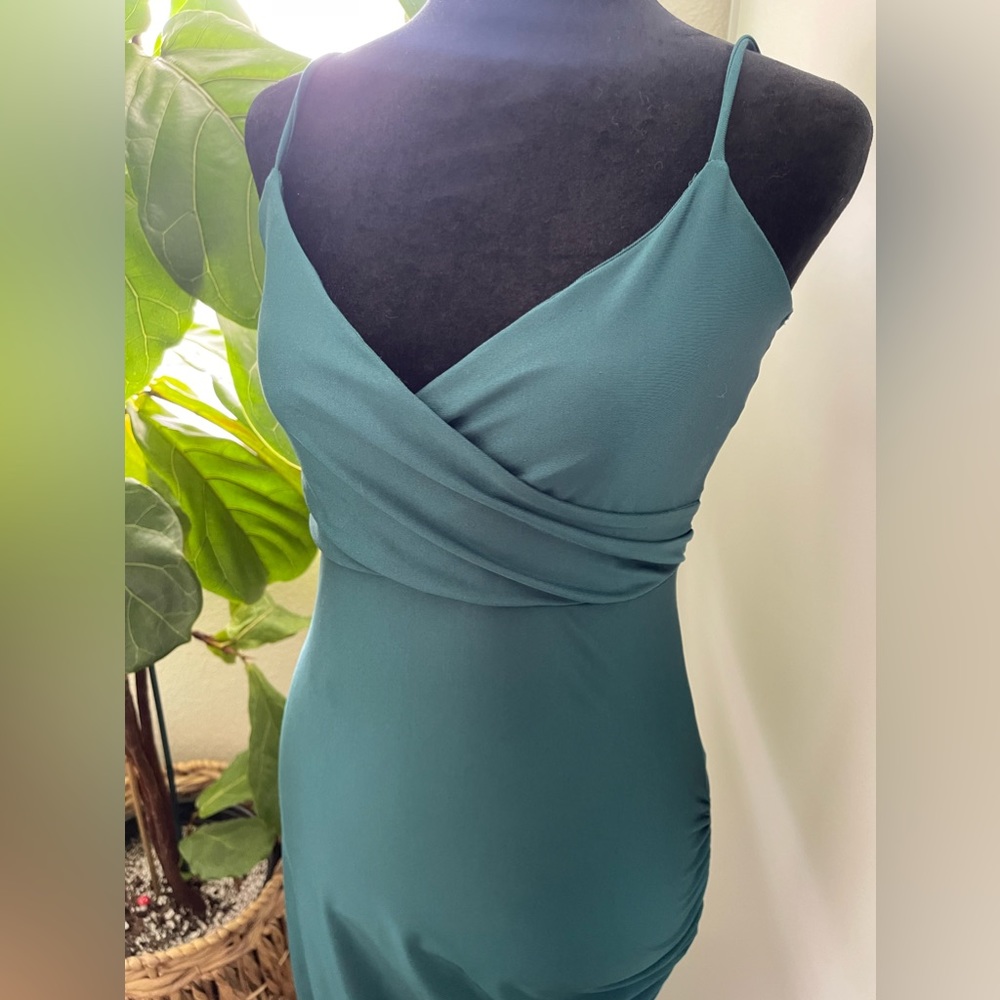Dress - Picture 3 of 10
